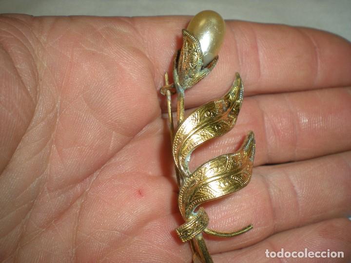 Joyeria: BROCHE DORADO CON PERLA Y   FORMA DE HOJAS 6X2,5CM - Foto 4
