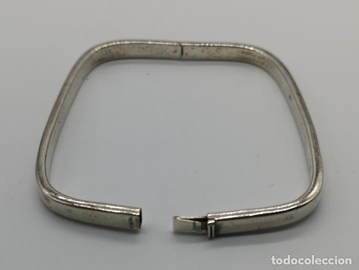Joyeria: Brazalete antiguo en plata de ley contrastada de forma rectangular . - Foto 4