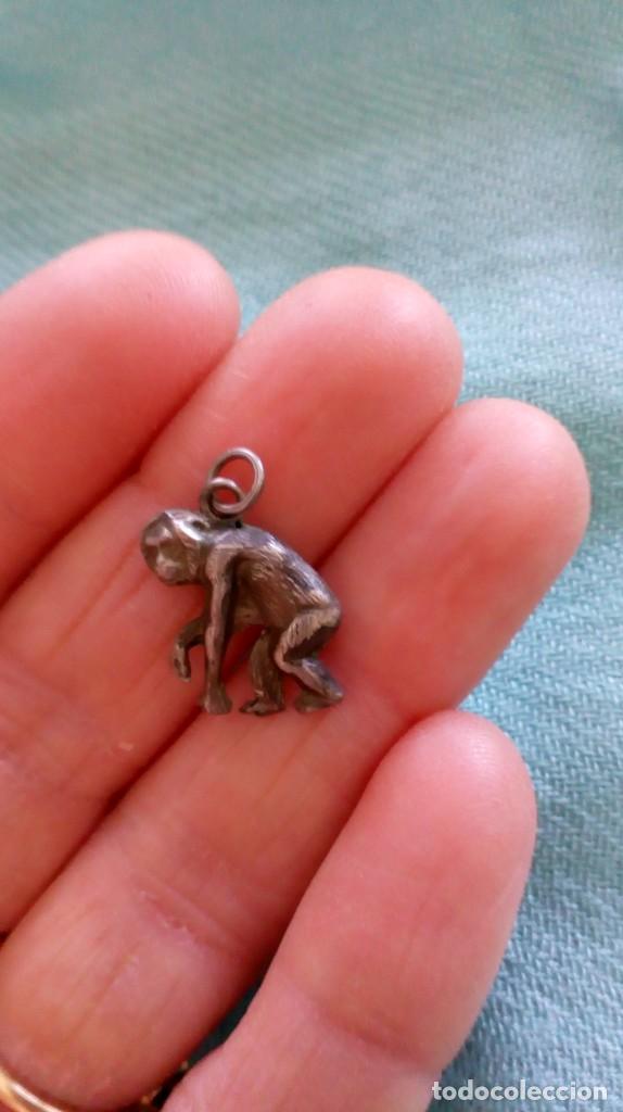 Joyeria: Peque&ntilde;o dije de plata en forma de chimpac&eacute; - Foto 3