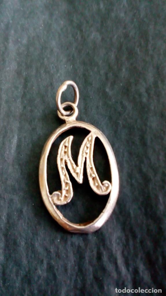 Joyeria: Colgante de plata dorada con inicial M - Foto 1