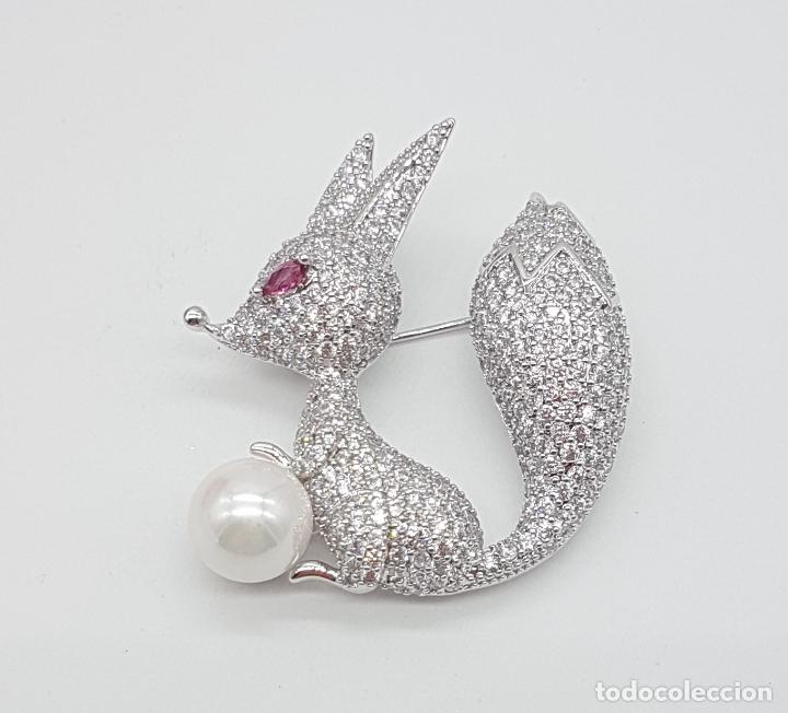 Joyeria: Magnífico broche de lujo de zorro con acabado en oro blanco de 18k, pave de circonitas, perla y rubi - Foto 5 - 210045136