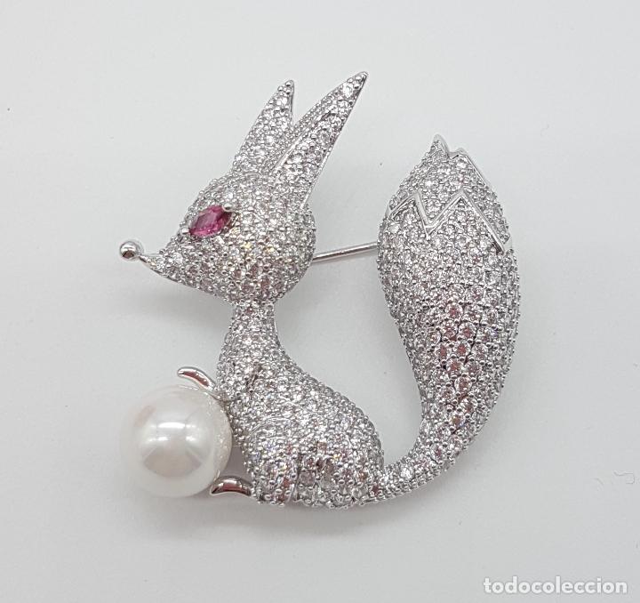 Joyeria: Magnífico broche de lujo de zorro con acabado en oro blanco de 18k, pave de circonitas, perla y rubi - Foto 7 - 210045136