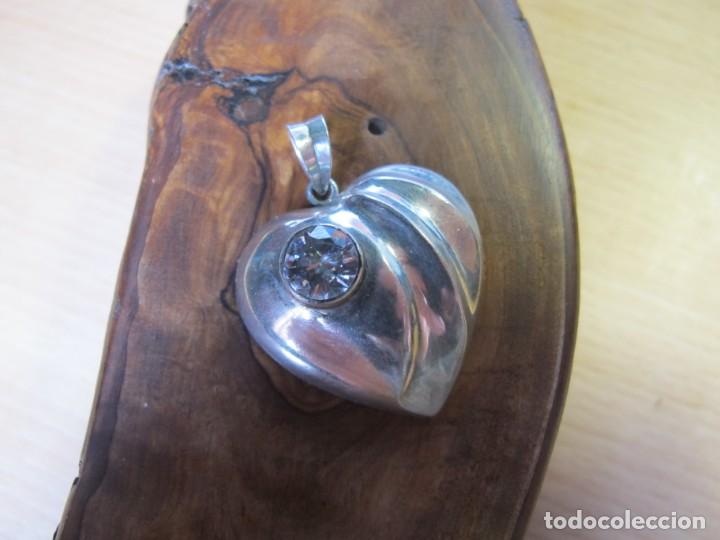 Joyeria: Colgante en plata de ley con forma de coraz&oacute;n y cristal. - Foto 2