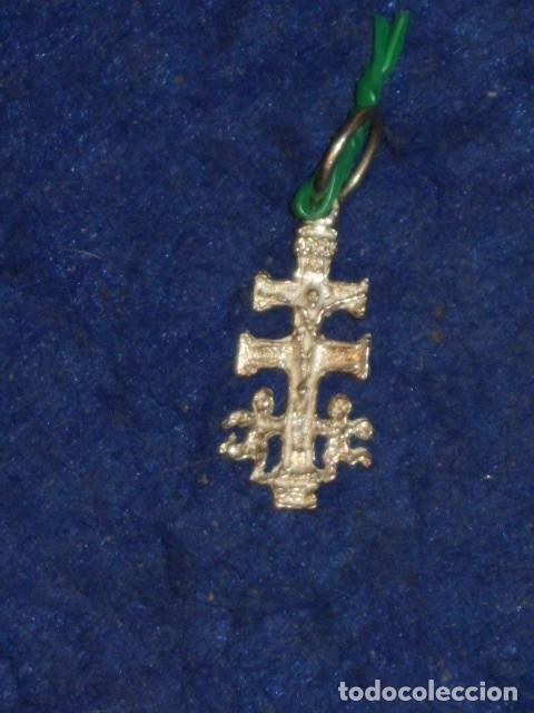 Joyeria: PEQUE&Ntilde;A CRUZ DE CARAVACA EN PLATA. - Foto 2