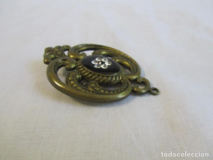 Joyeria: Antiguo broche de lat&oacute;n con pedrer&iacute;a - Foto 4