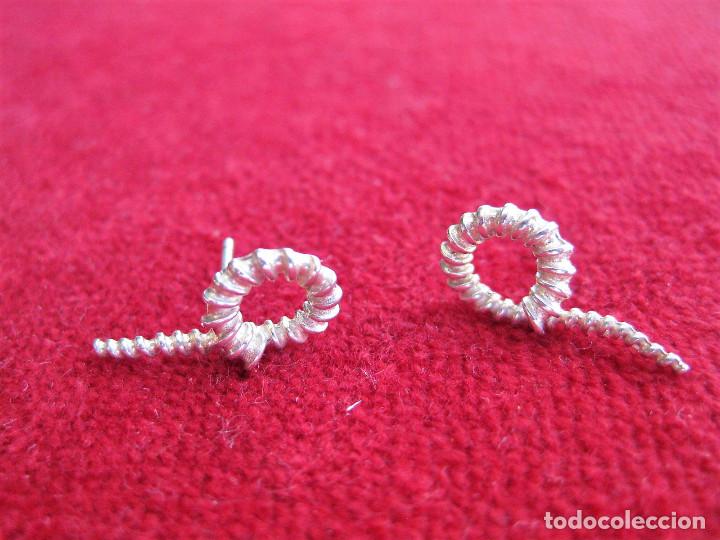 Joyeria: PENDIENTES DE PLATA DE LEY ESTRIADOS CON FORMA DE CUERNO - Foto 1