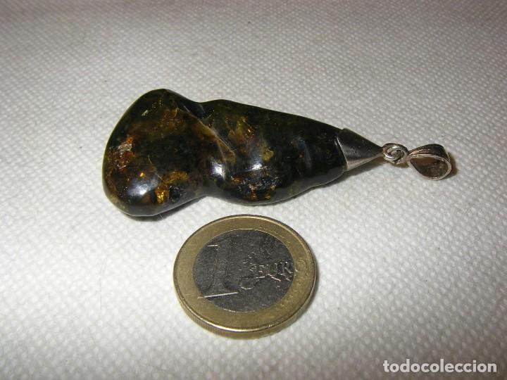 Joyeria: Colgante de ambar oscuro. - Foto 1