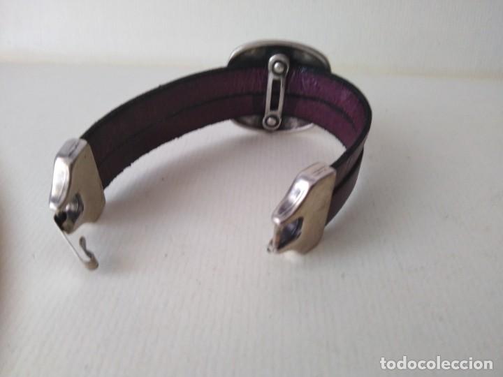 Joyeria: Pulsera de metal y cuero - Foto 3