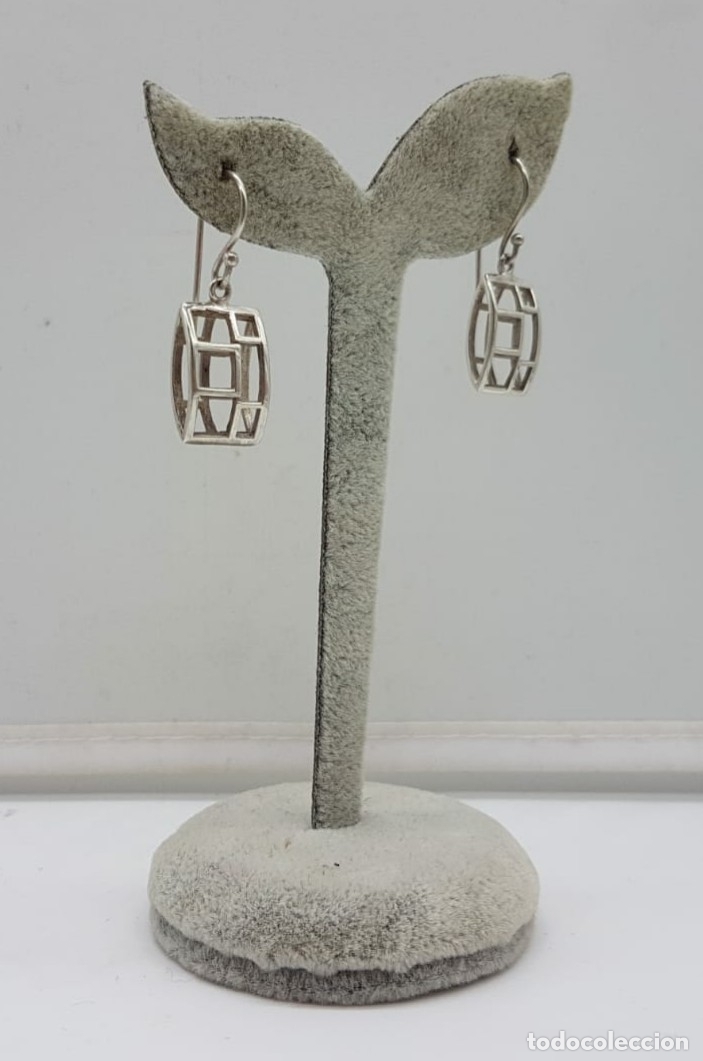 Joyeria: Pendientes de dise&ntilde;o sofisticado en plata de ley troquelada y contrastada con forma de ventanal . - Foto 2