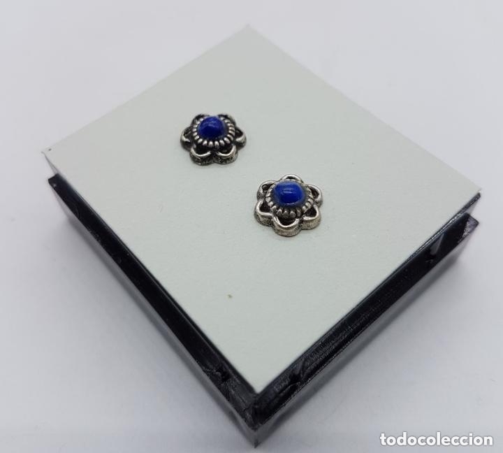 Joyeria: Bonitos pendientes antiguos peque&ntilde;os de boton con cabuj&oacute;n de s&iacute;mil de lapisl&aacute;zuli. - Foto 2