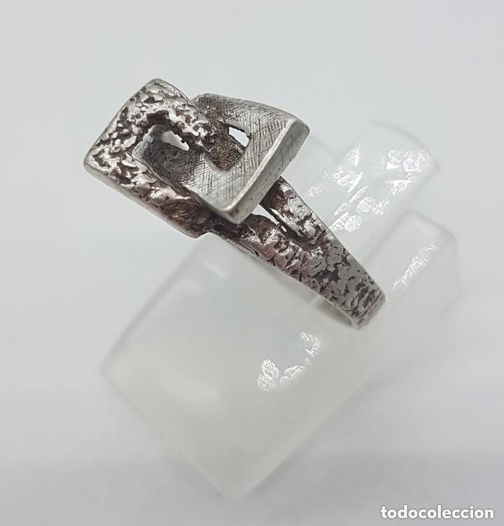 Joyeria: Original antiguo anillo en plata de ely contrastada con forma de cintur&oacute;n. - Foto 3
