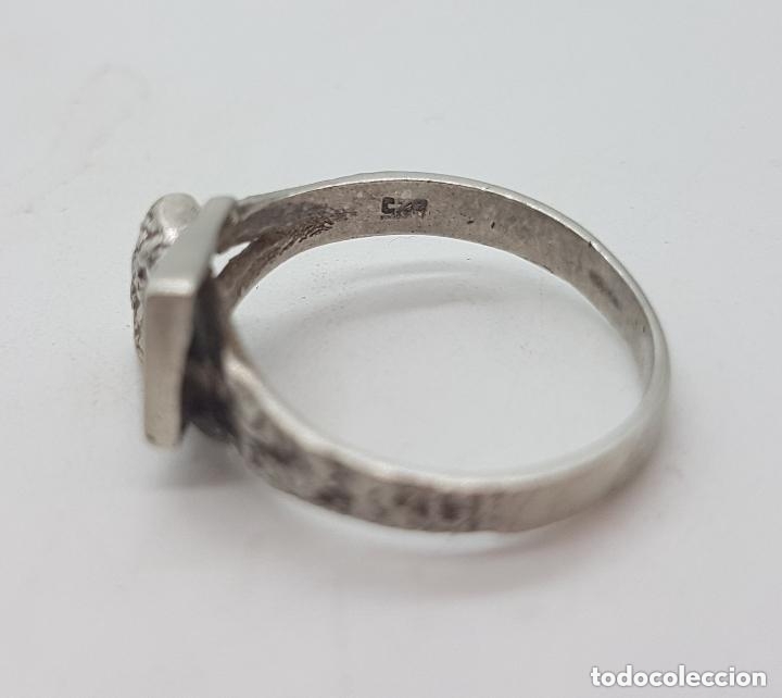 Joyeria: Original antiguo anillo en plata de ely contrastada con forma de cintur&oacute;n. - Foto 4