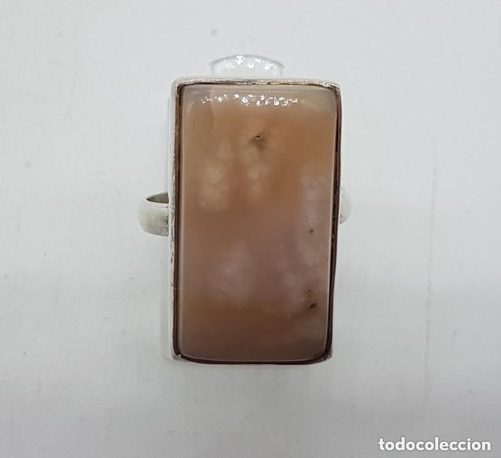 Joyeria: Antiguo anillo de plata 925 de forma rectangular con piedra semipreciosa &aacute;gata salm&oacute;n. - Foto 2