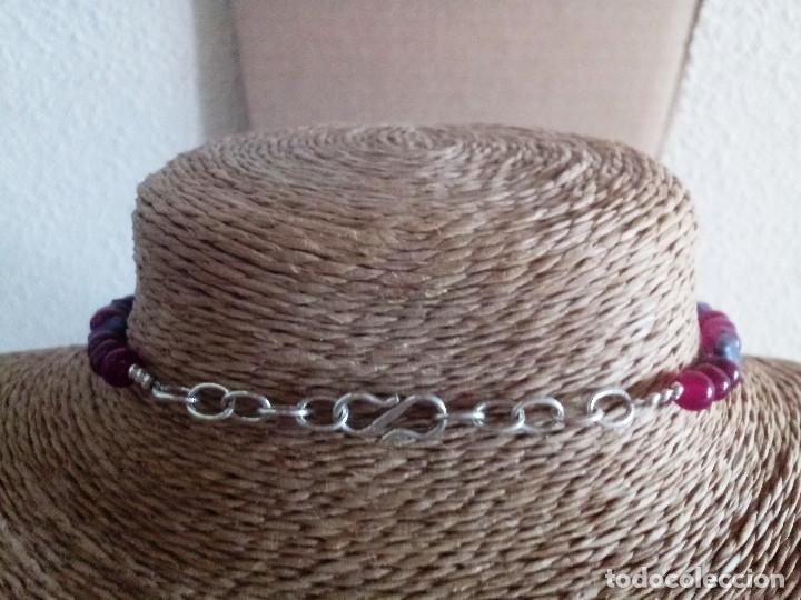 Joyeria: Collar de rub&iacute; y lapis lazuli con una cruz en el centro - Foto 3