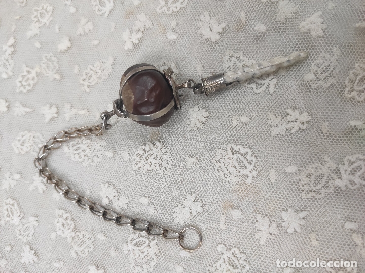 Joyeria: Amuleto protector. Casta&ntilde;a enjaulada con punta de hueso - Foto 1