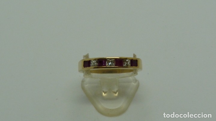 Joyeria: PRECIOSO ANILLO 1/2 ALIANZA CON DIAMANTES T/PRINCESA Y RUB&Iacute;ES T/CUADRADA EN ORO DE 18 KLTS.(750MM)