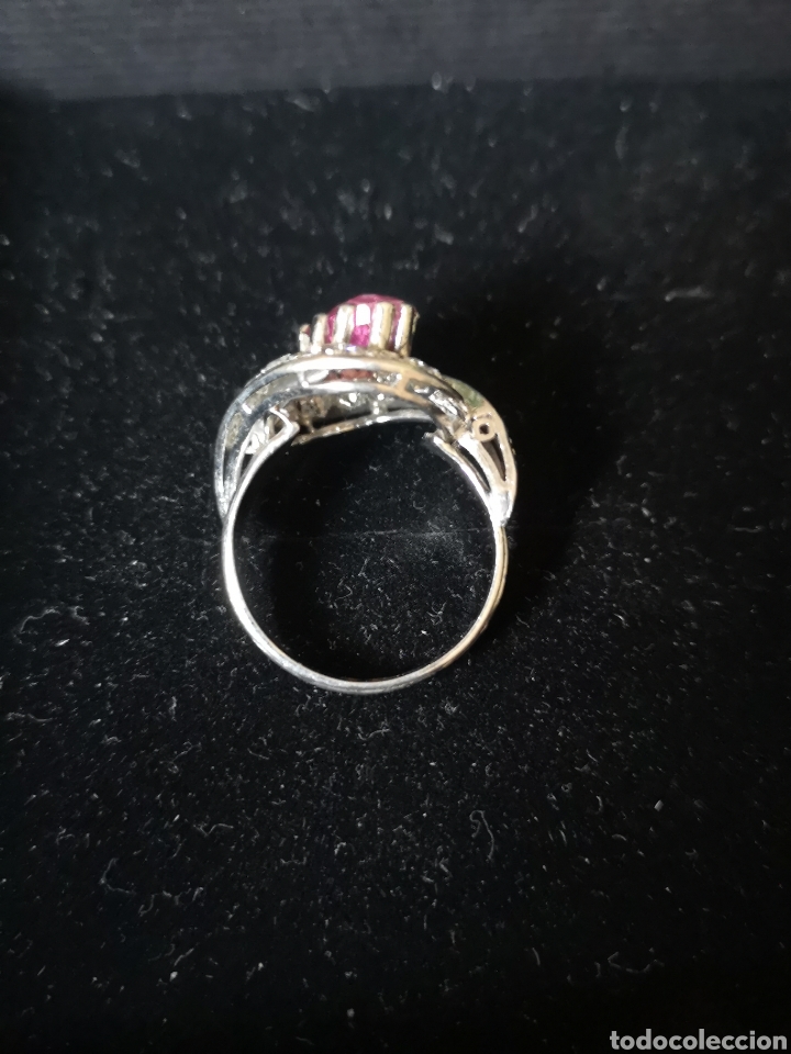 Joyeria: Sortija de oro blanco, diamantes y un rub&iacute; - Foto 2