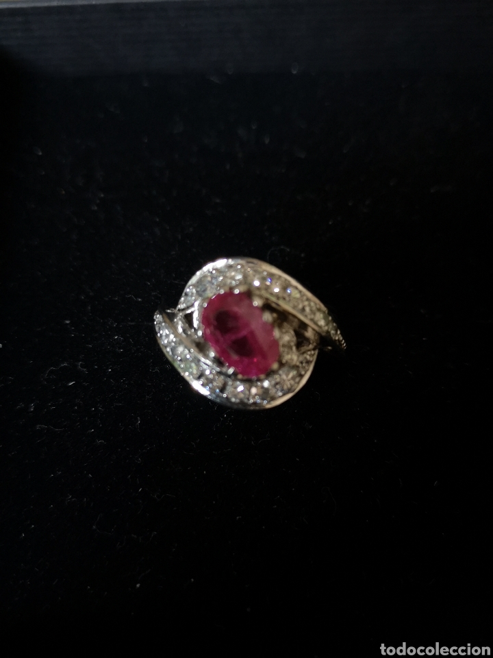 Joyeria: Sortija de oro blanco, diamantes y un rub&iacute; - Foto 1