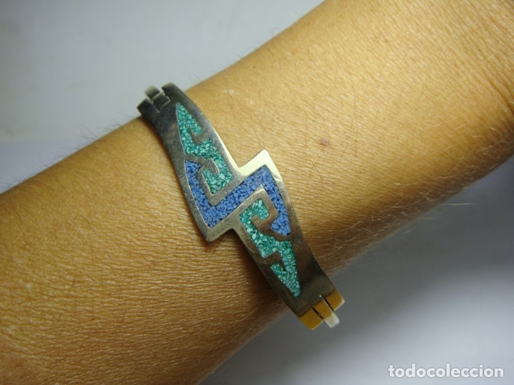 Joalharia: Brazalete mexicano geom&eacute;trico &middot; Alpaca e incrustaciones &middot; ca. 1970&ndash;1980