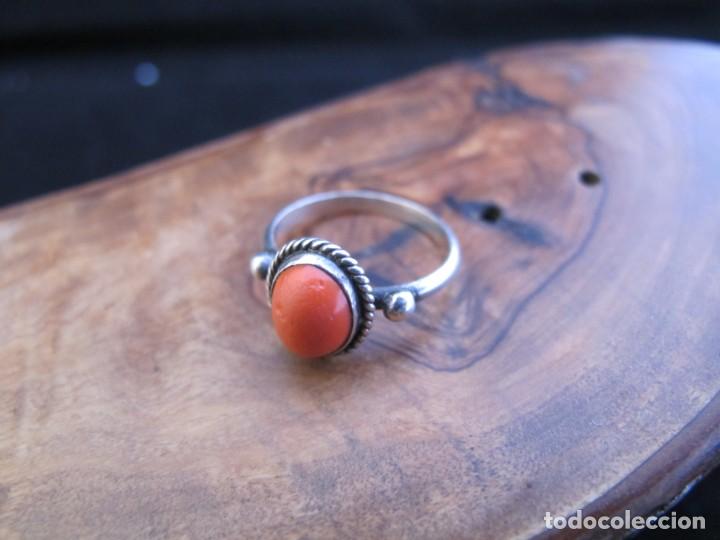 Joyeria: Anillo en plata de ley e imitaci&oacute;n coral - Foto 3