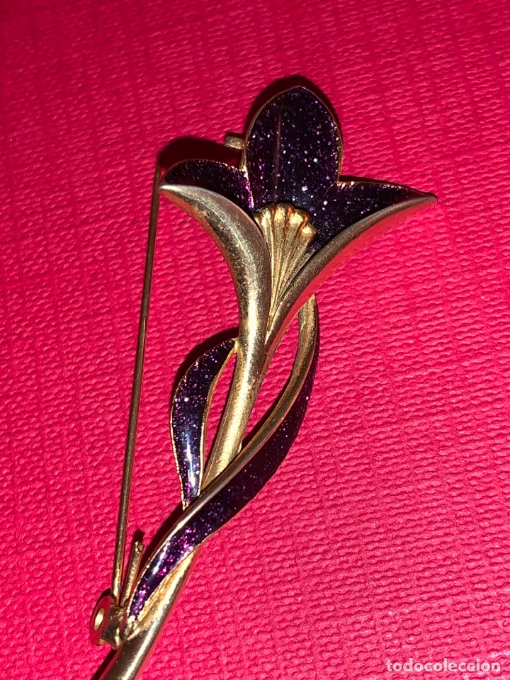 Joyeria: Broche de metal chapado en oro y esmalte - Foto 2