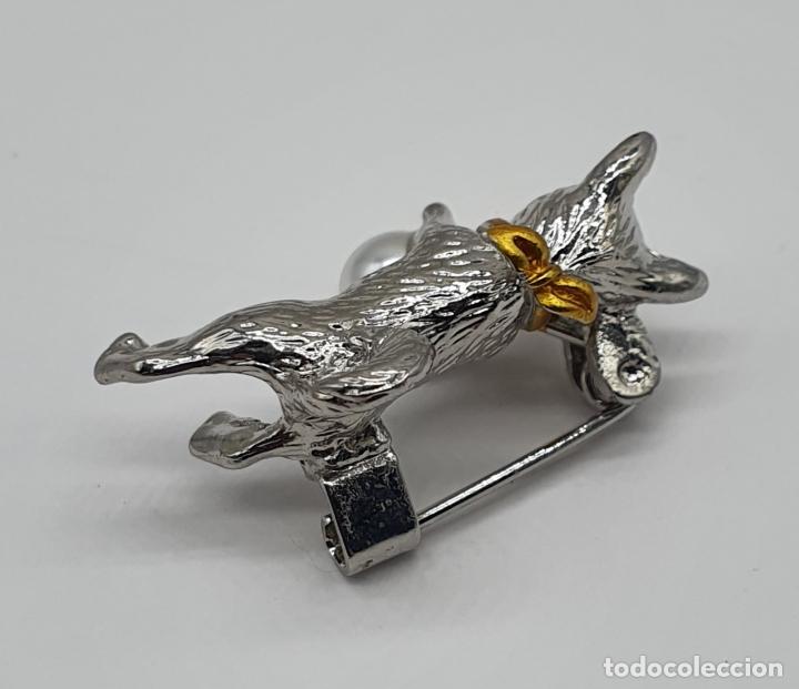 Joyeria: Bello broche de perrito con acabados en plata, oro y perla . - Foto 3