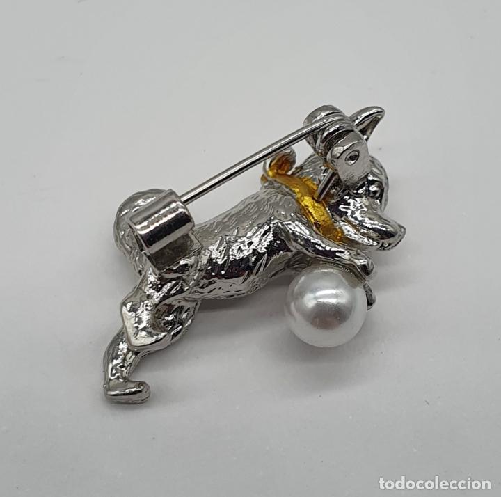 Joyeria: Bello broche de perrito con acabados en plata, oro y perla . - Foto 4