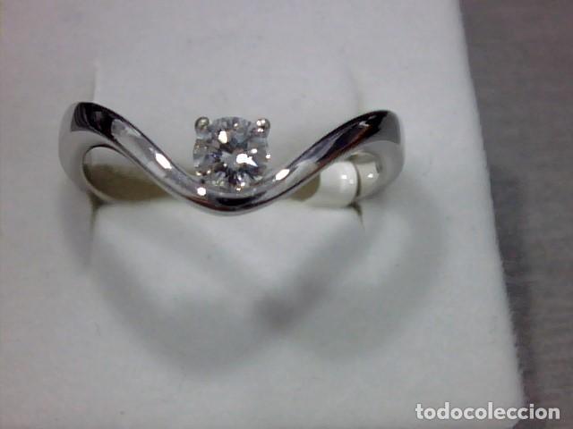 Joyeria: anillo oro blanco 18 kl y diamante - Foto 1
