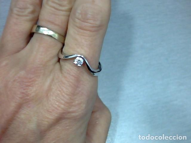 Joyeria: anillo oro blanco 18 kl y diamante - Foto 3
