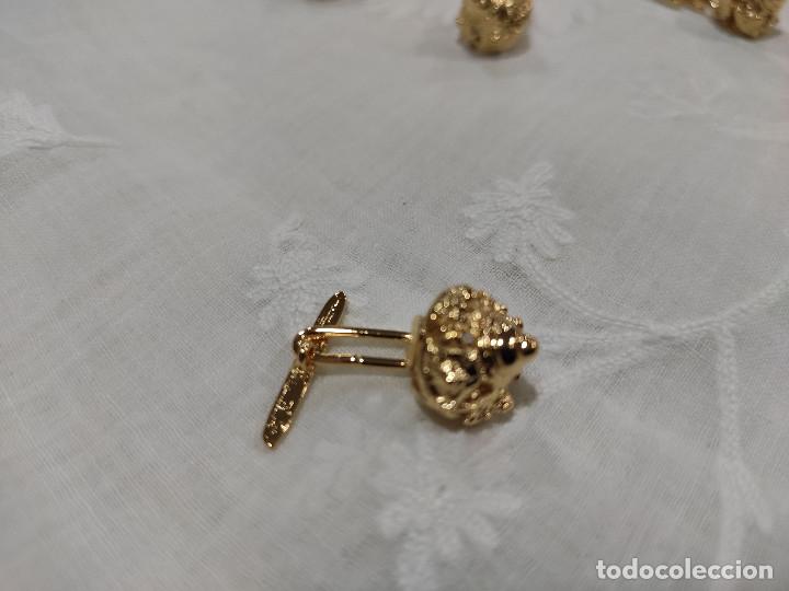 Joyeria: Botones dorados con asa y pasador - Foto 4