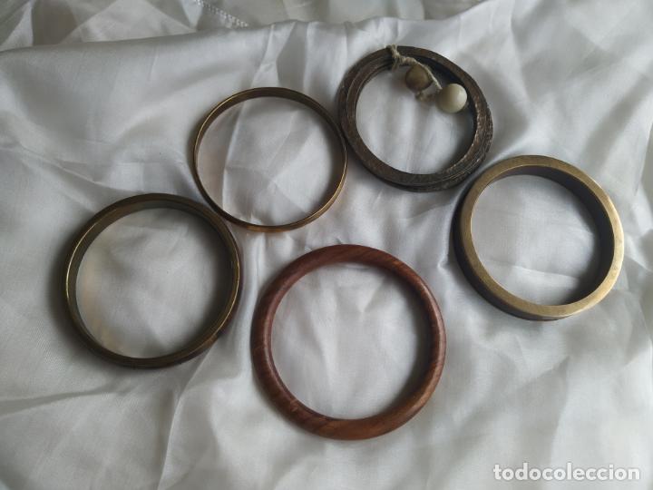 Joyeria: Lote 5 pulseras r&iacute;gidas - Foto 2