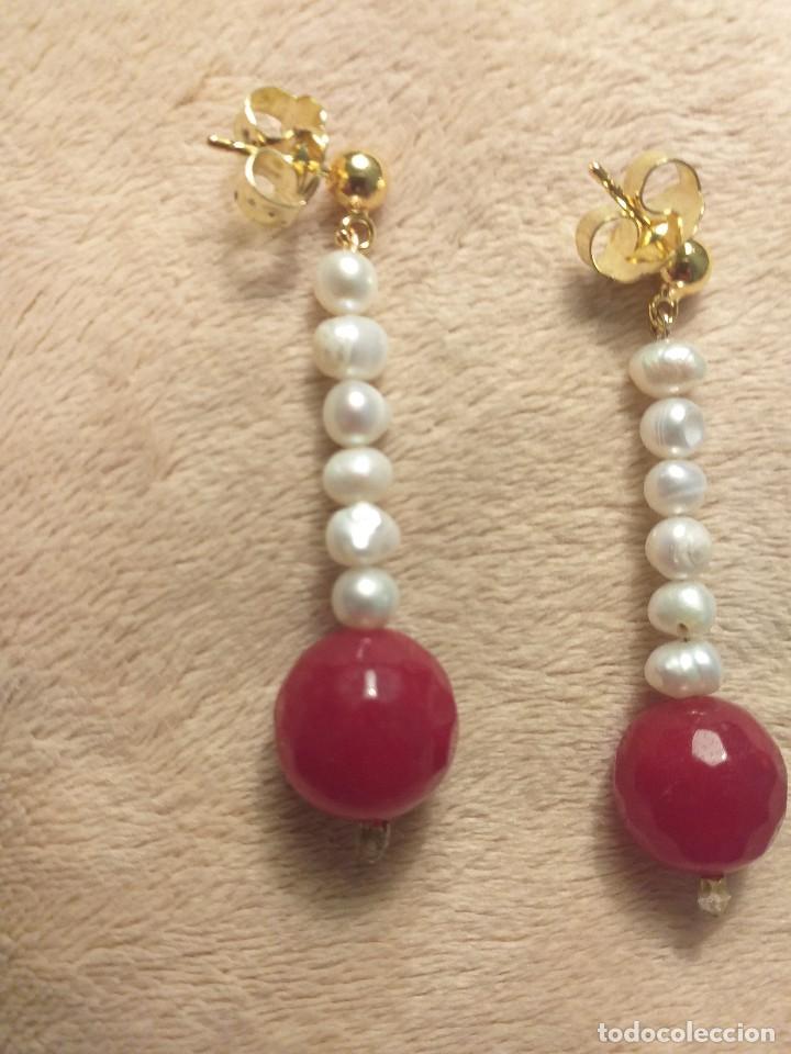 Joyeria: Pendientes largos de perlas y &aacute;gata roja - Foto 1
