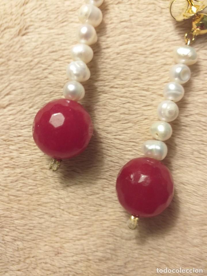 Joyeria: Pendientes largos de perlas y &aacute;gata roja - Foto 3