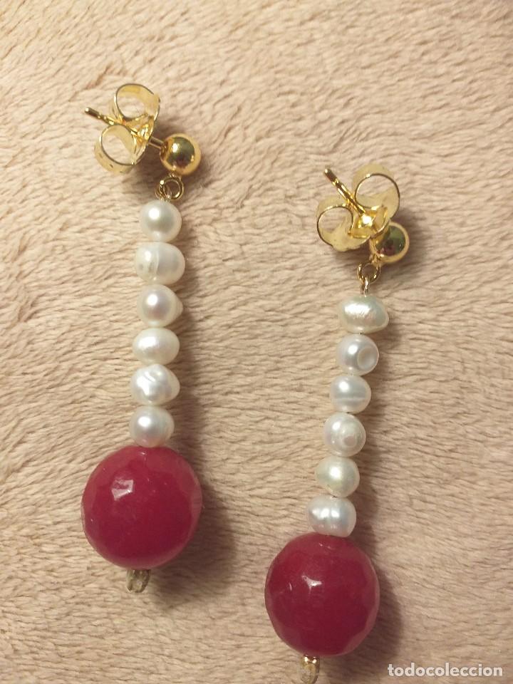 Joyeria: Pendientes largos de perlas y &aacute;gata roja - Foto 5