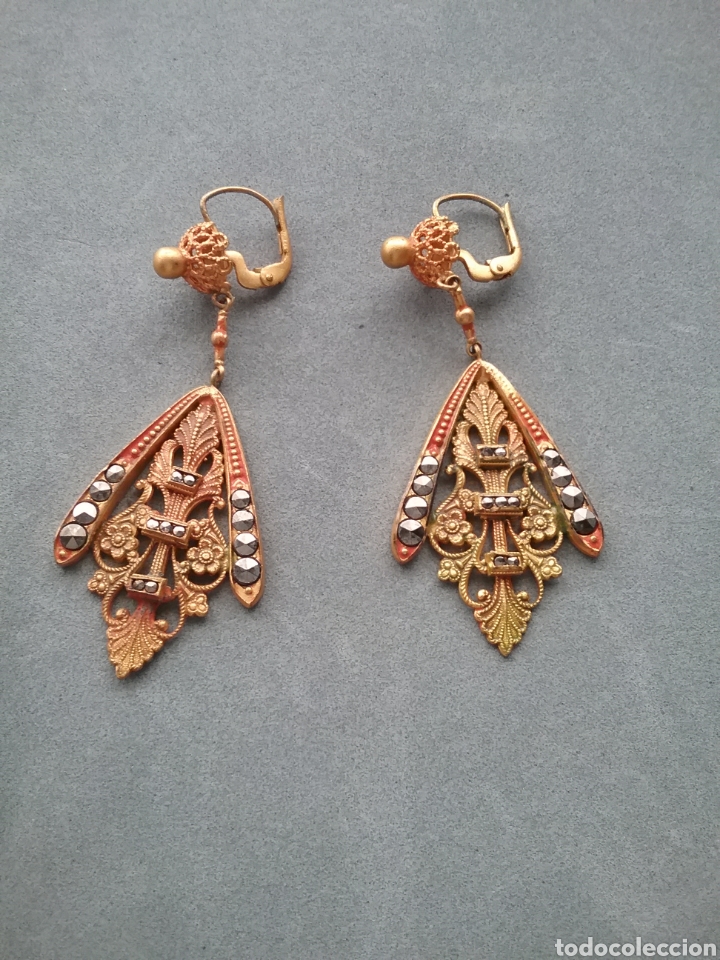Joaillerie: Antiguos pendientes en metal dorado .