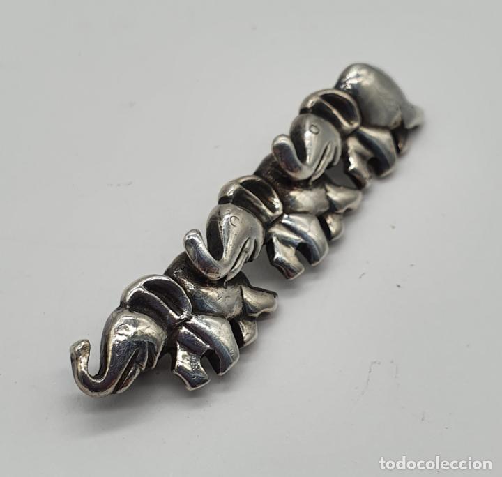 Joyeria: Broche antiguo de elefantes en plata de ley . - Foto 2
