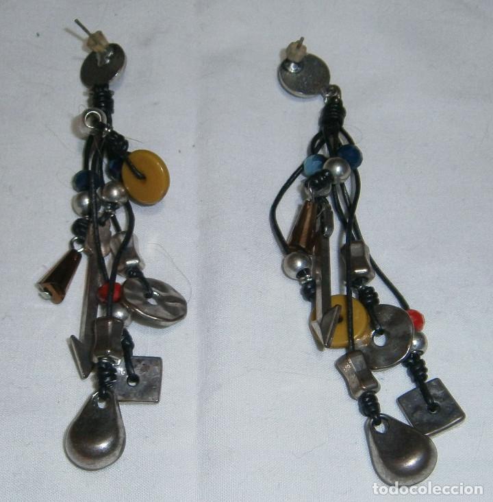 Joyeria: pendientes largos de metal adornos diferentes  9 cms - Foto 2