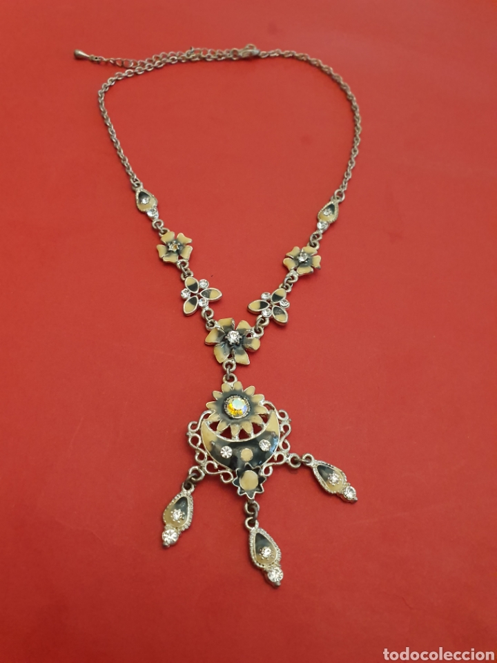 Joyeria: Collar de plata con flores Lleva circonitas. - Foto 1