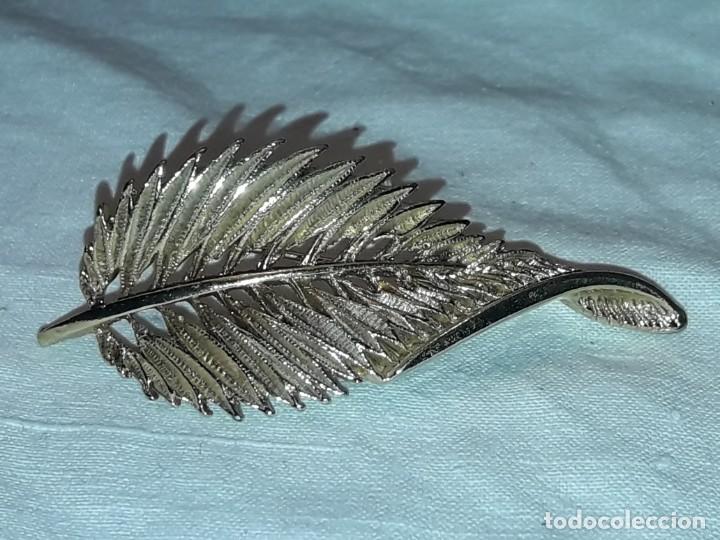 Joyeria: Bello broche dorado en forma de hoja - Foto 1