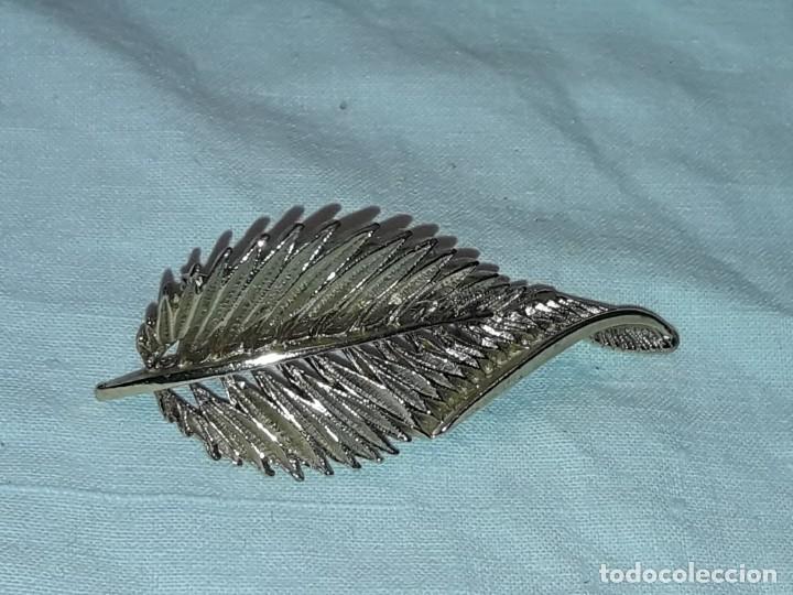 Joyeria: Bello broche dorado en forma de hoja - Foto 2
