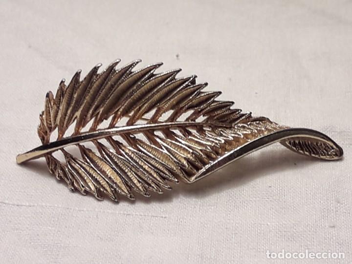 Joyeria: Bello broche dorado en forma de hoja - Foto 3