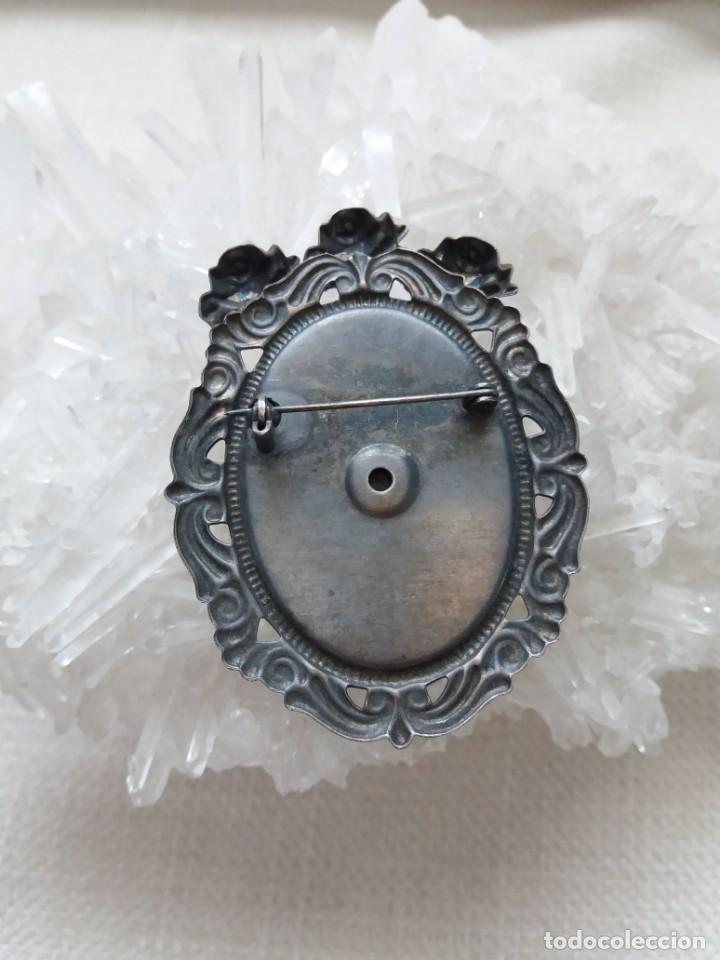 Joyeria: BROCHE CAMAFEO SOBRE METAL PLATEADO - Foto 2