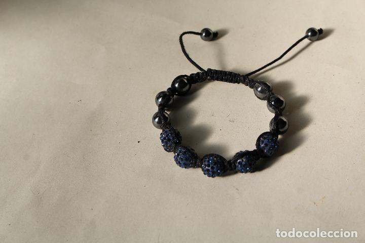 Joyeria: pulsera cierre de macrame con perlas y cuentas de marquesitas azules - Foto 2