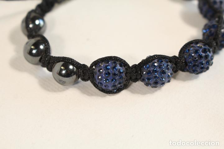 Joyeria: pulsera cierre de macrame con perlas y cuentas de marquesitas azules - Foto 3