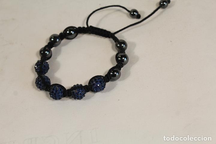Joyeria: pulsera cierre de macrame con perlas y cuentas de marquesitas azules - Foto 1