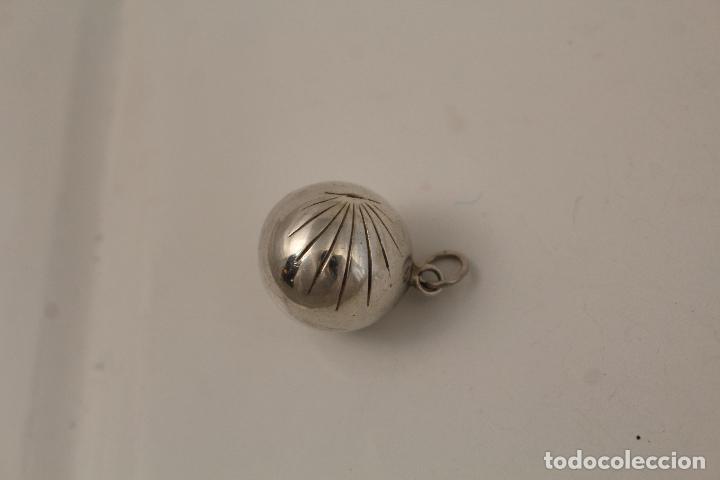 Joyeria: colgante cascabel en plata de ley - Foto 2