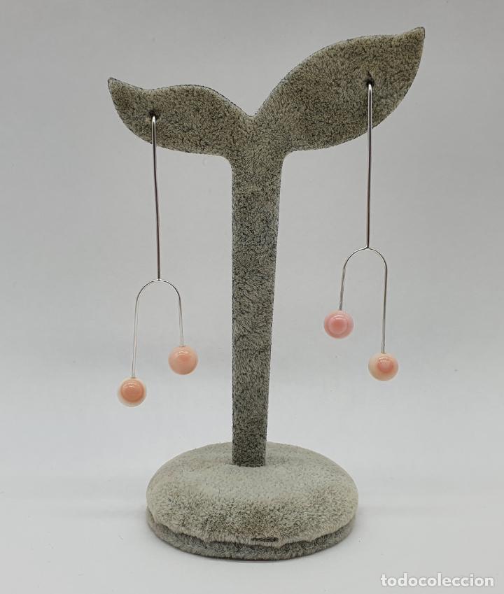 Joyeria: Bellos pendientes de dise&ntilde;o minimalista en plata de ley 925 y perlas en tonos rosa coral .