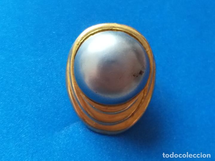 Jewelry: Un Pendiente suelto. Sin su pareja. Cierre clip. Dorado y azul