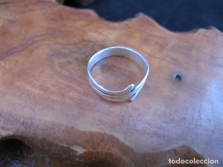 Joyeria: Fino anillo de plata contrastado 925. - Foto 2