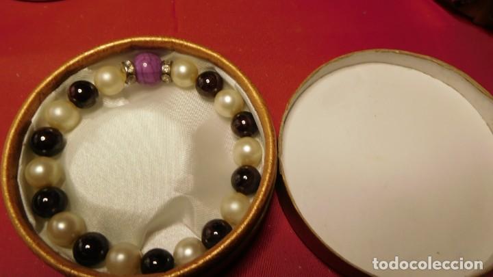 Joyeria: Pulsera el&aacute;stica de perlas blancas y negras - Foto 1